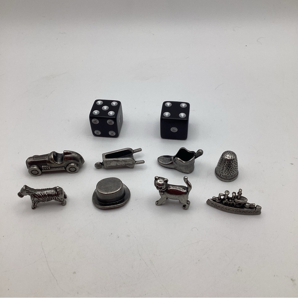 Monopoly 2016 Silverline Edition 8 Tokens And Pair Of Black Dice